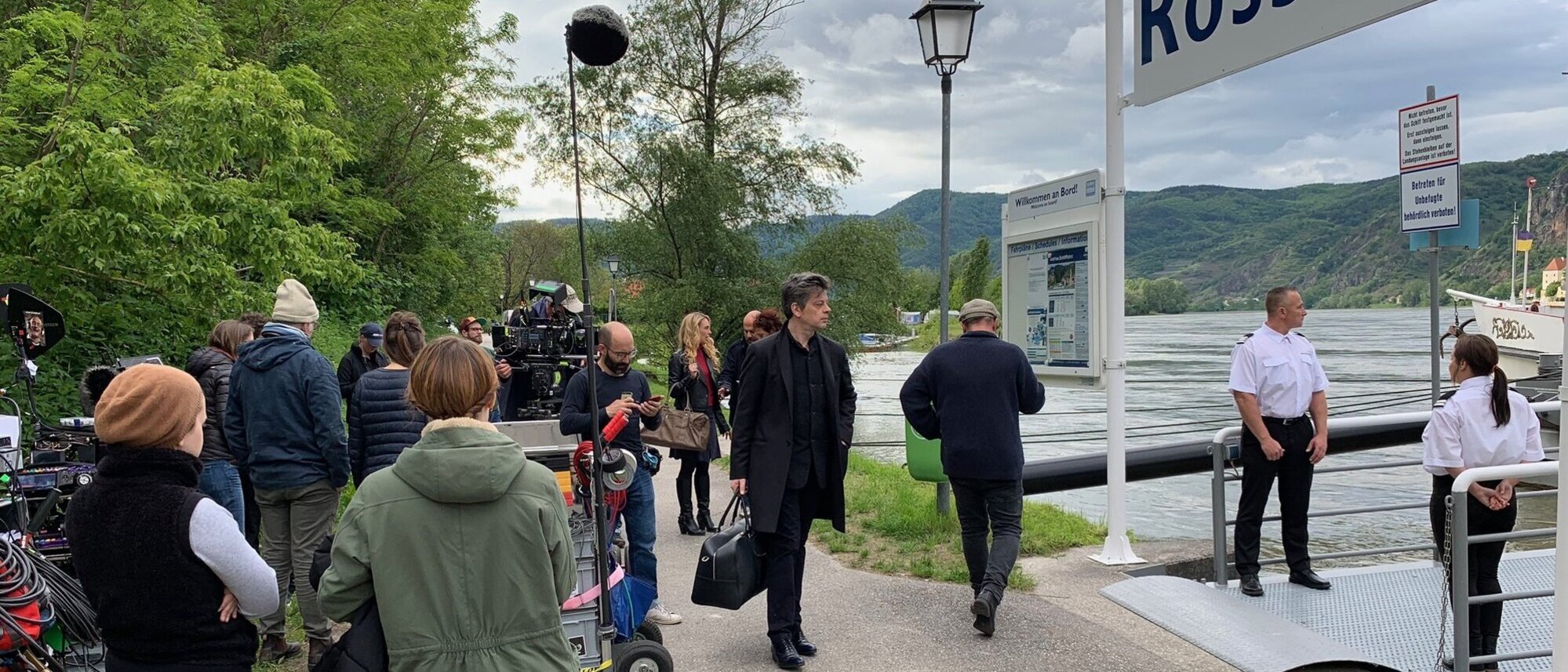 Behind the scenes Behind the scenes